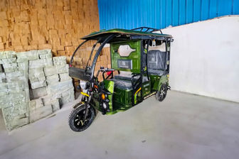Move Stone Battery Oparated Passenger E-Rickshaw